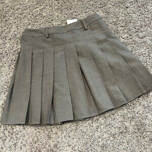 H&M Gray Pleated Mini Skirt Women's Size 2 y2k style belt loop